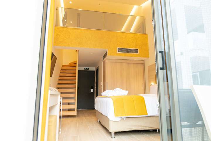 Room 9 of 38