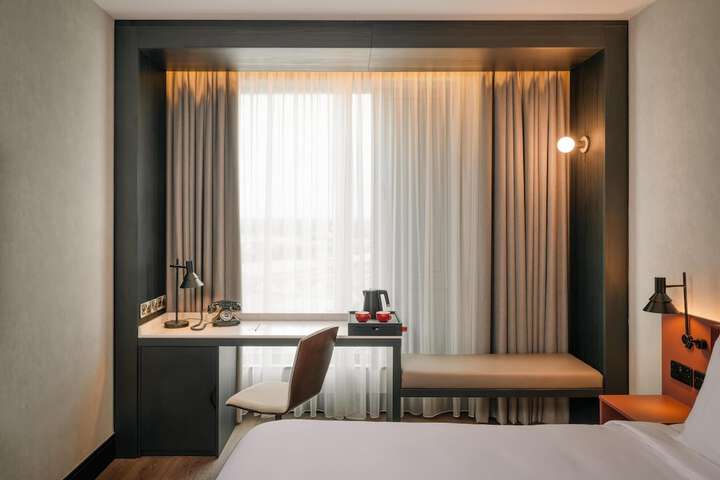 Room 18 of 101
