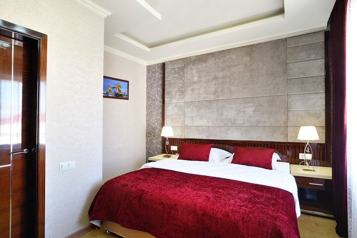 Room 14 of 37