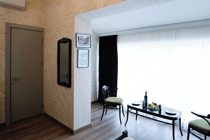 Room 14 of 26