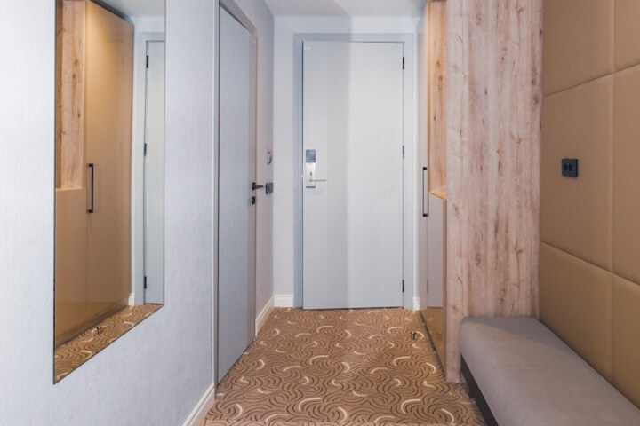Room 33 of 173