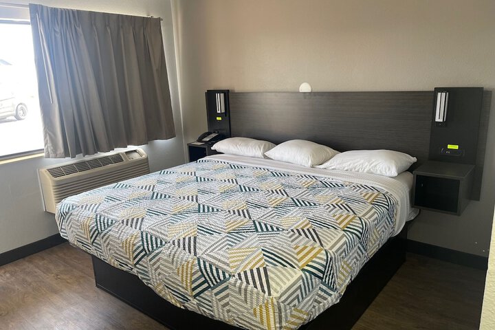 1 King Bed Micfridge (2 of 8)