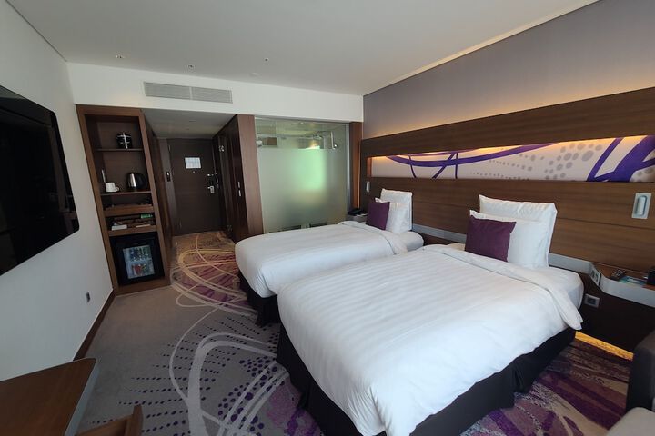 Room 10 of 143