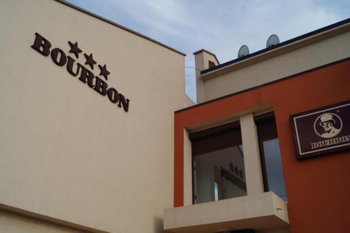 HOTEL BOURBON