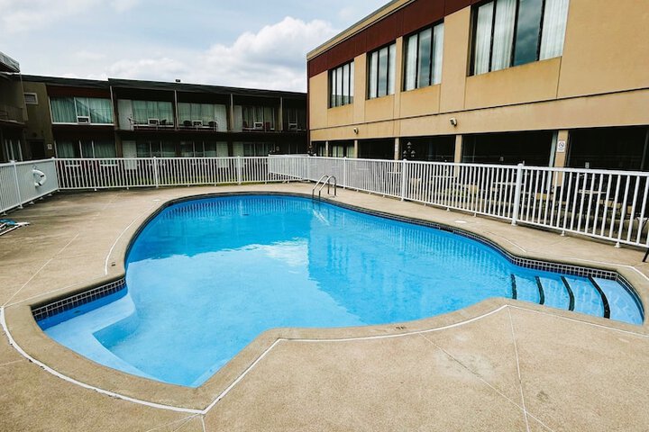Pool image of Auberge Royal Versailles