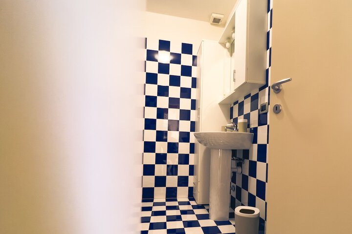 Room 13 of 38