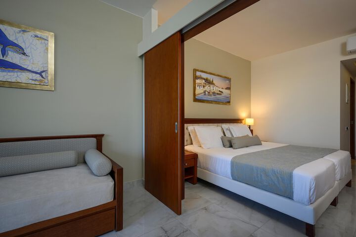 Room 42 of 340