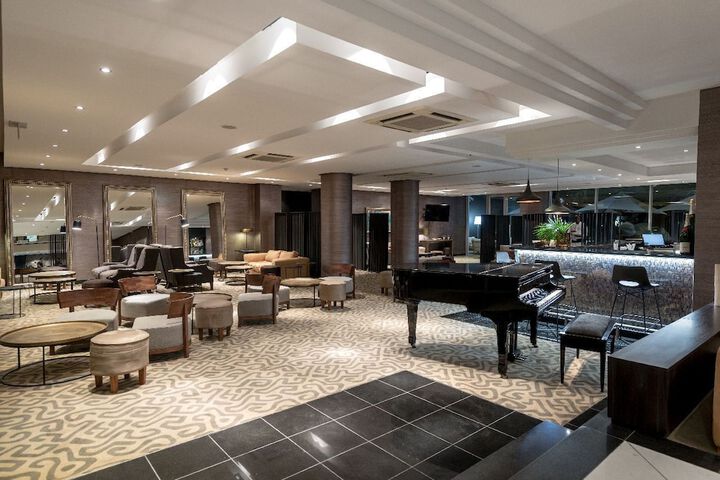 Lounge 63 of 91