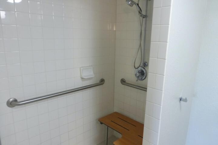 ADA Deluxe King with Roll in Shower (13 of 14)