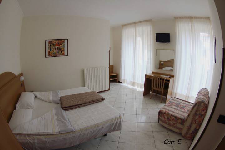 Room 16 of 50