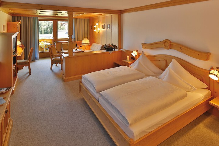Room 10 of 50