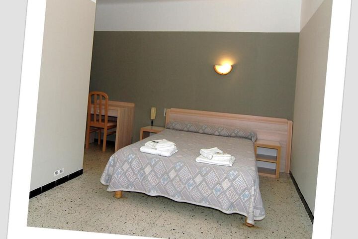 Room 11 of 62