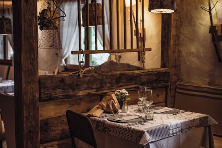 Dining 100 of 142