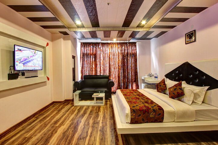 Room 9 of 20