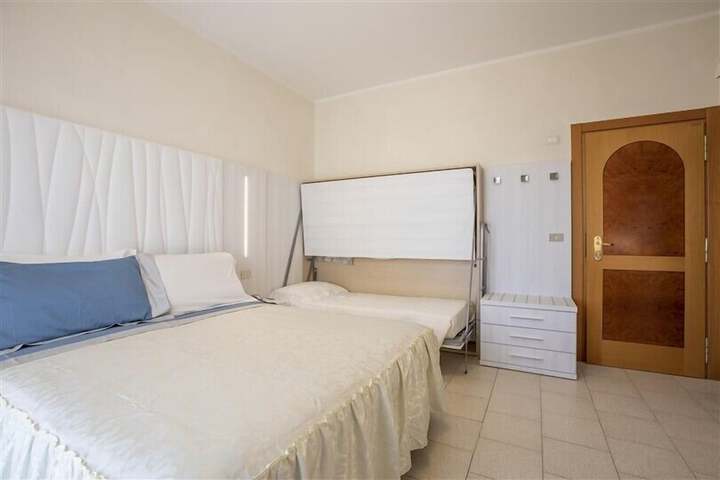 Room 14 of 135