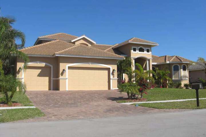 VACATION POOL HOMES- MARCO ISLAND