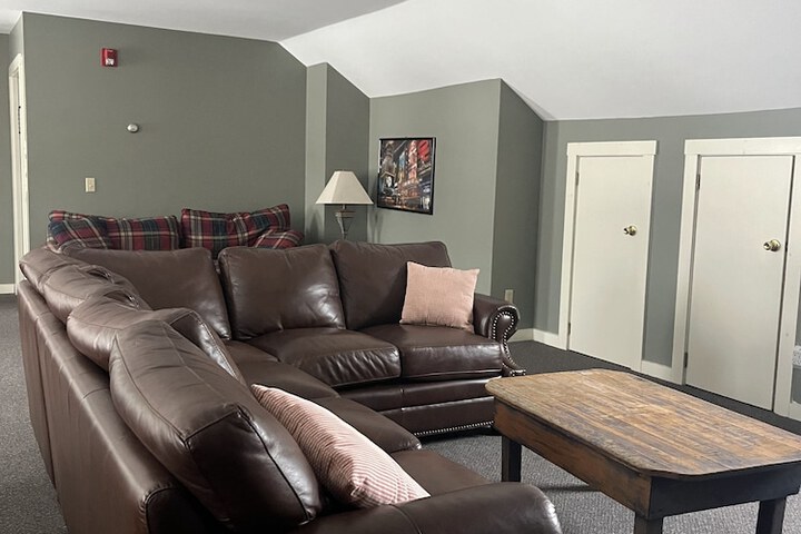 1 Queen Bed (60 of 80)