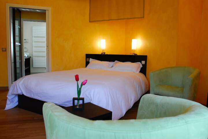 Room 4 of 32