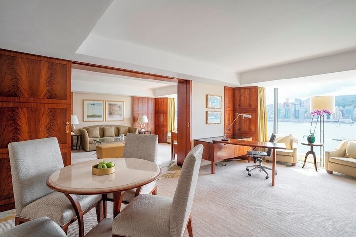 Room 45 of 103
