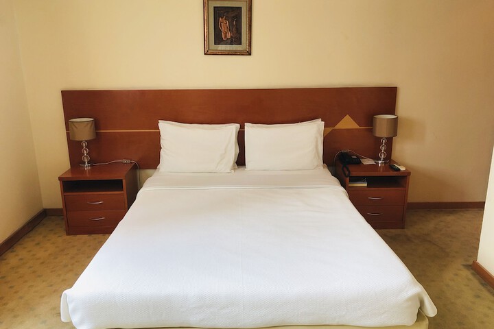 Room 9 of 24