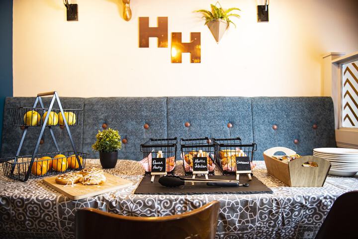 Breakfast/Coffee Service 45 of 63