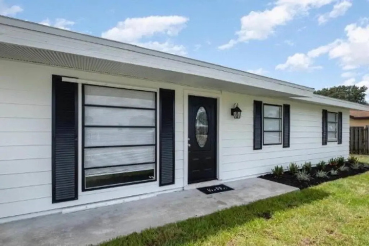 Exterior of Palm Bay Coastal Chef House 3B 2Bth 10min to Beach