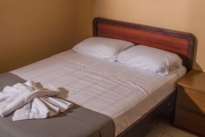 Room 8 of 34