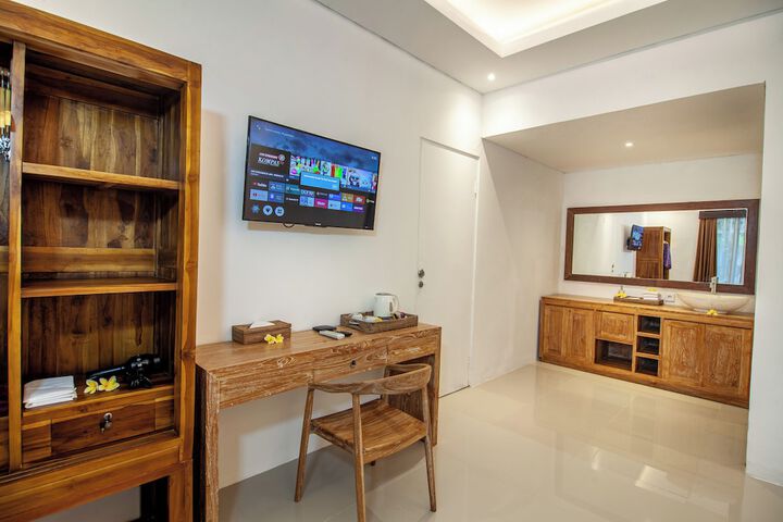 Room 9 of 32