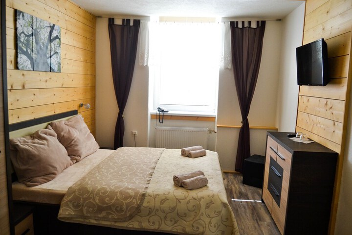 Room 13 of 77