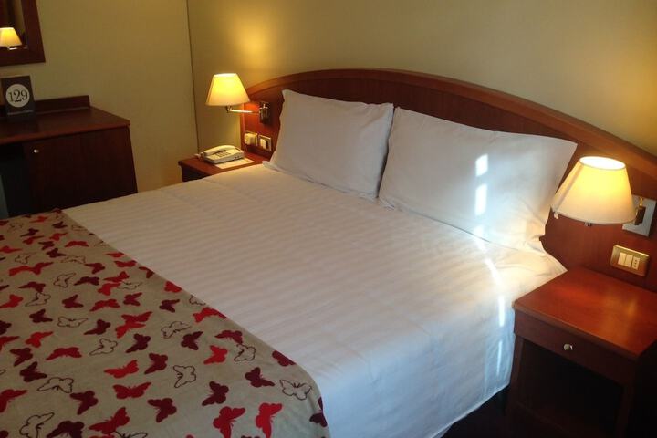 Room 13 of 30