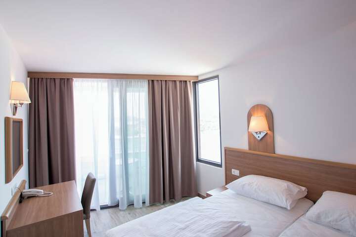 Room 10 of 35
