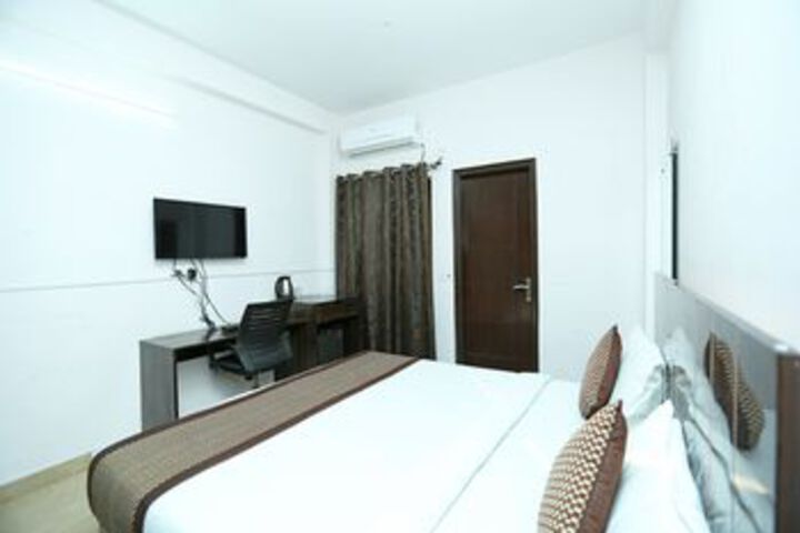 Room 10 of 25