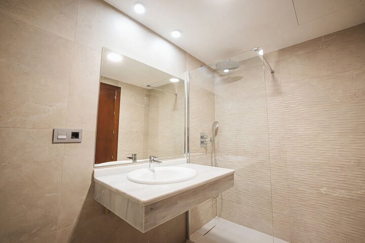Room 10 of 17