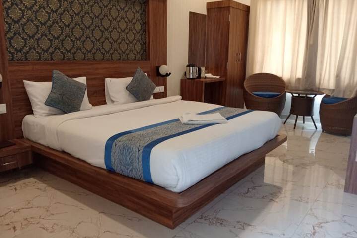 Room 6 of 17