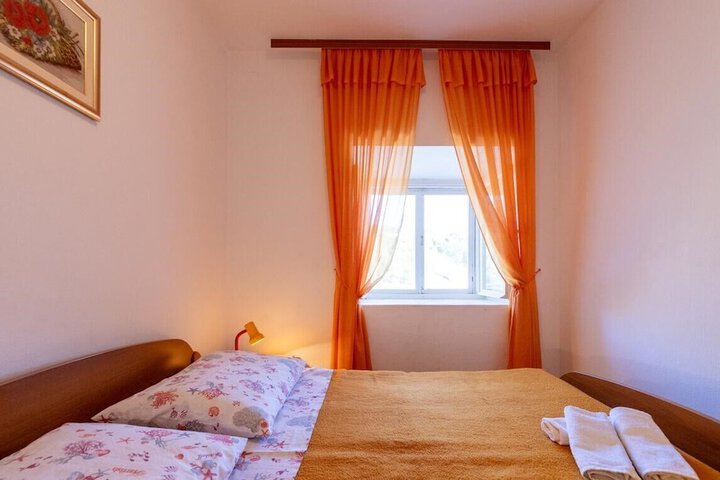 Room 7 of 39