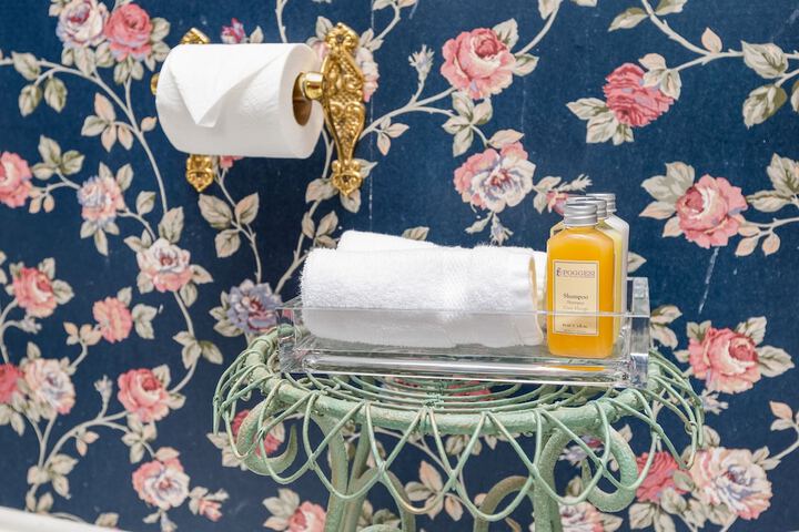 Bathroom amenities
