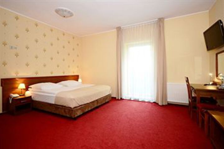 Room 6 of 38