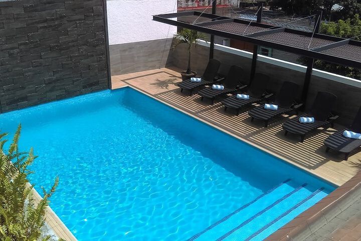 Pool 25 of 32