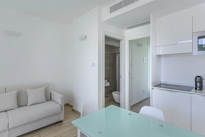 Room 4 of 14