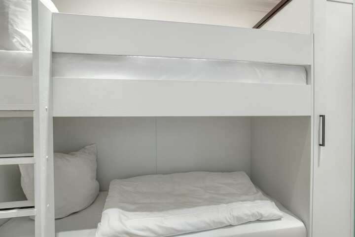 Room 46 of 187