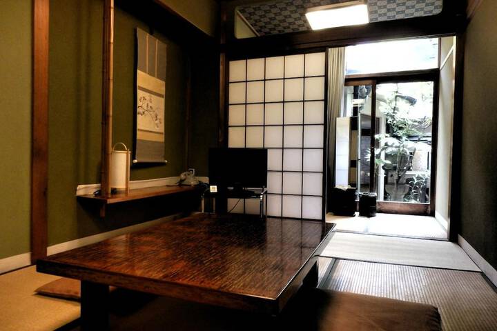 Room 15 of 32