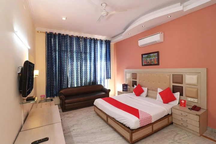 Room 4 of 14