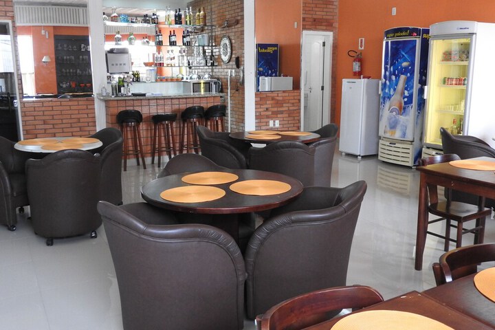 Lounge 23 of 39