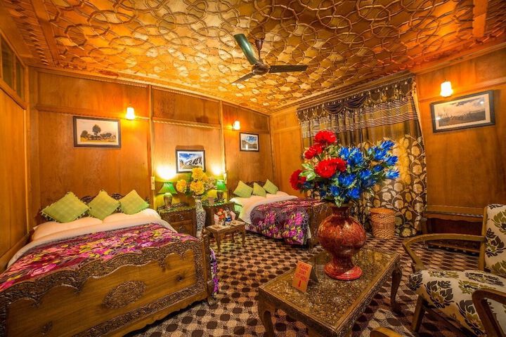 Room 25 of 150