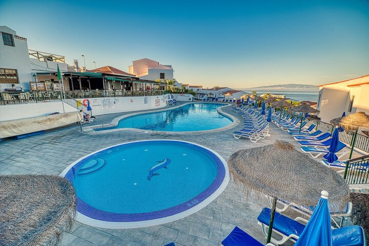 Hotel Pool