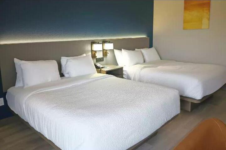 2 Queen Beds (4 of 11)