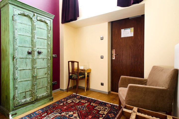 Room 42 of 66