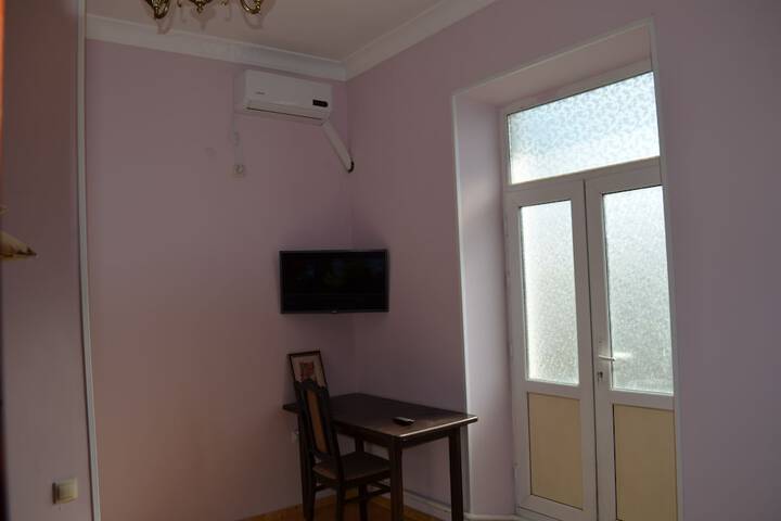Room 4 of 20