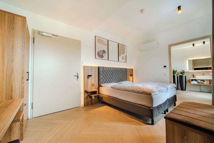 Room 16 of 70