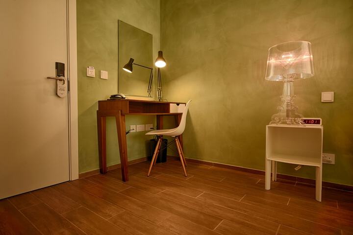 Room 6 of 38